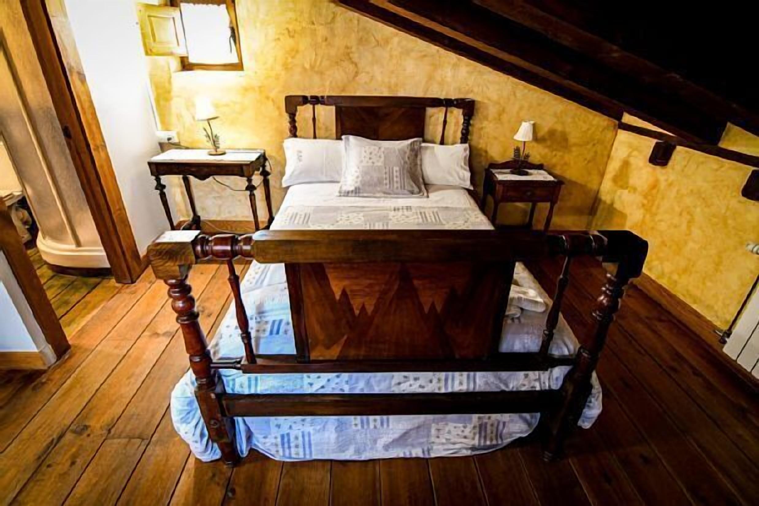 6 bedrooms, iron/ironing board, free WiFi, bed sheets