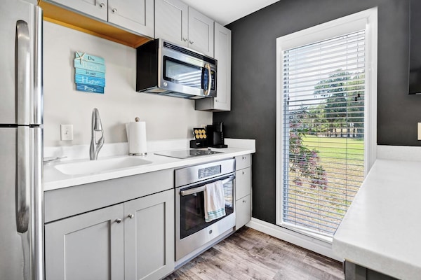 Geladeira, micro-ondas, fogão, cooktop