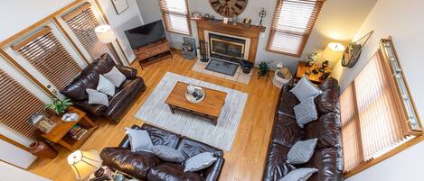 Smart TV, fireplace, DVD player, table football