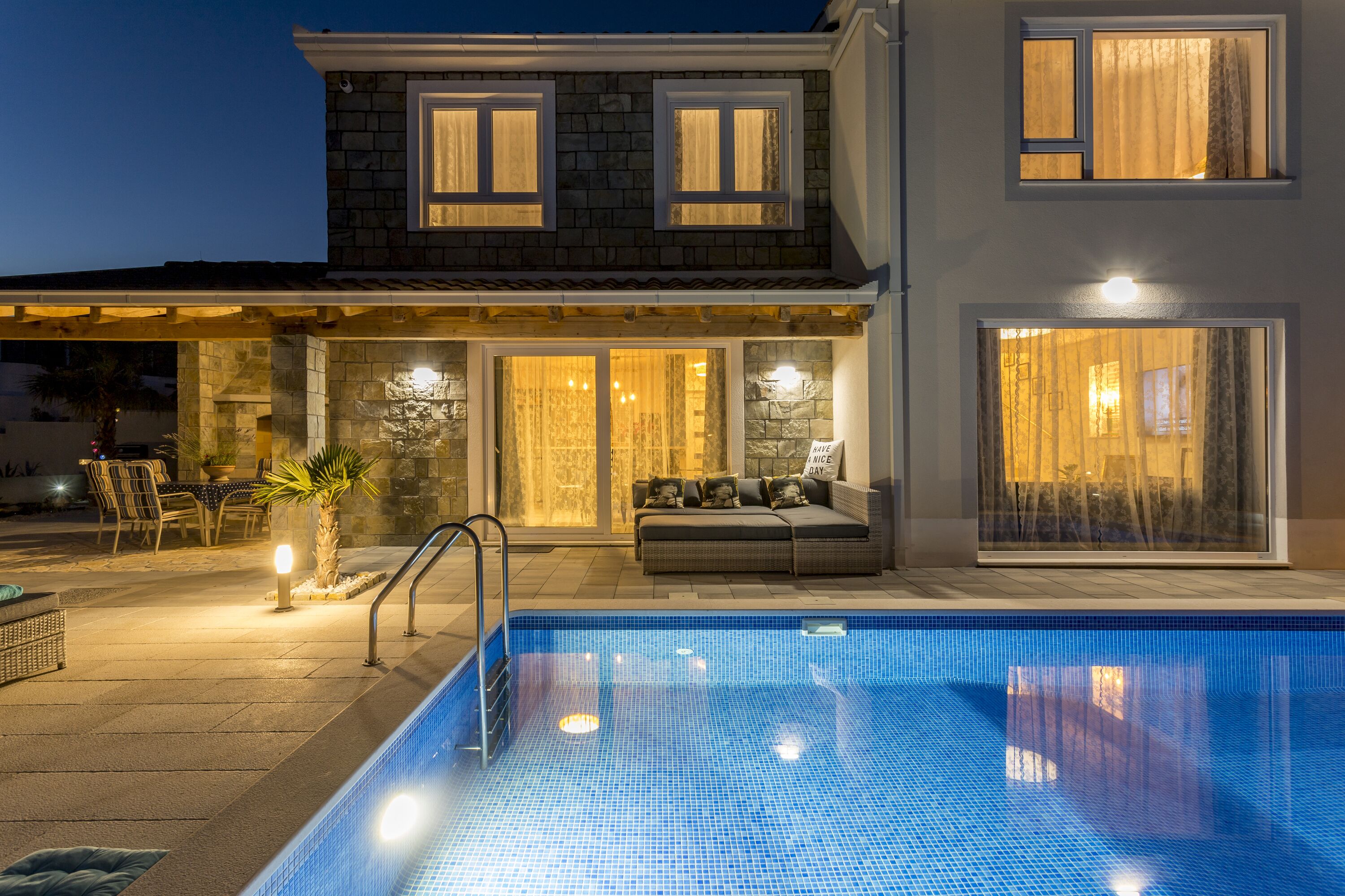 室內泳池、室外泳池