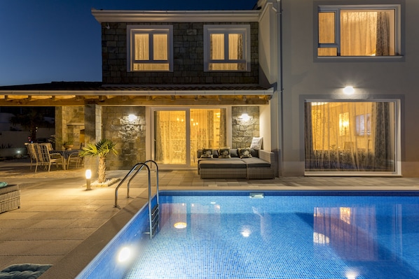 Innendørsbasseng og utendørsbasseng