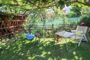 Outdoor dining - Family owned appartments (Vevchani)