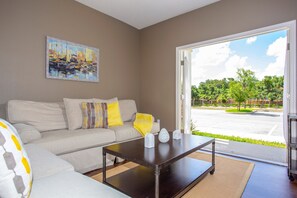 TV - Near Disney 4Bed Summer Pool-Relaxing Condo (Kissimmee)