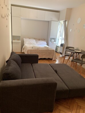 1 chambre, fer et planche à repasser, Wi-Fi gratuit, draps fournis