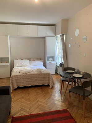 1 chambre, fer et planche à repasser, Wi-Fi gratuit, draps fournis