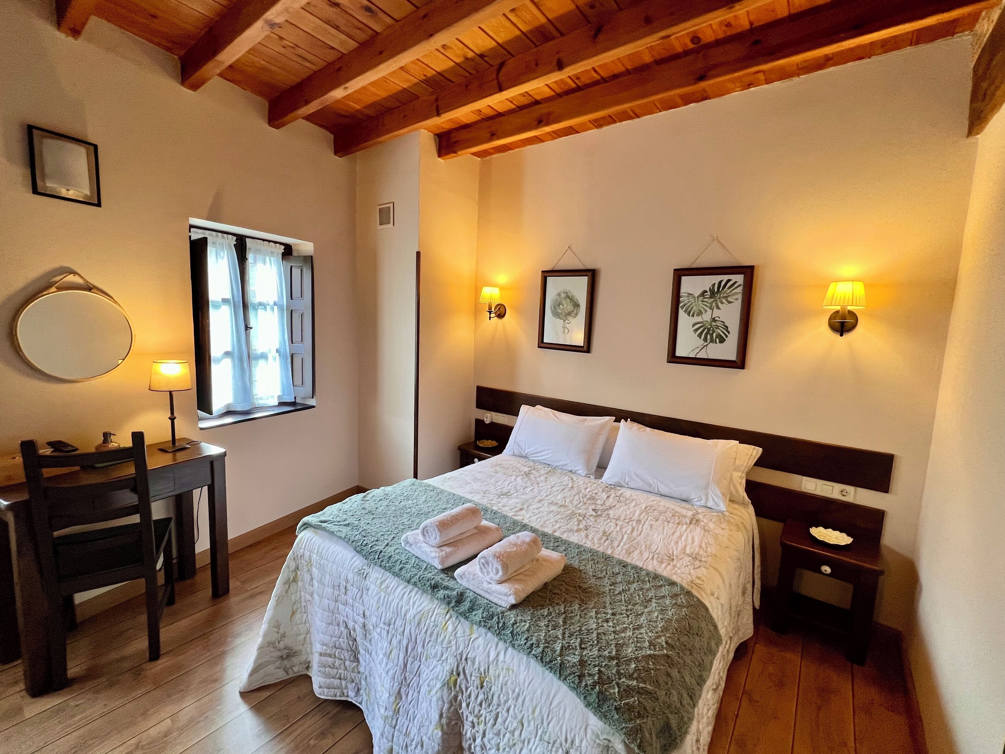 3 bedrooms, desk, soundproofing, iron/ironing board