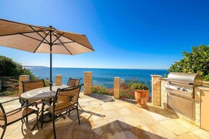 Outdoor dining - Pacific Paradise- Oceanfront with panoramic views. (La Jolla)