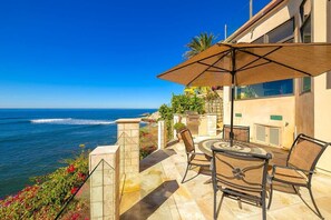 Outdoor dining - Pacific Paradise- Oceanfront with panoramic views. (La Jolla)