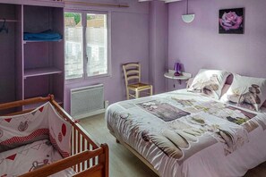 5 Schlafzimmer, Bügeleisen/Bügelbrett, WLAN