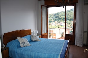 3 habitaciones, tabla de planchar con plancha, wifi y ropa de cama