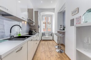 Kühlschrank, Herdplatte, Geschirrspüler