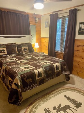3 bedrooms, iron/ironing board, free WiFi, bed sheets - White Mountains Chalet (Ossipee)