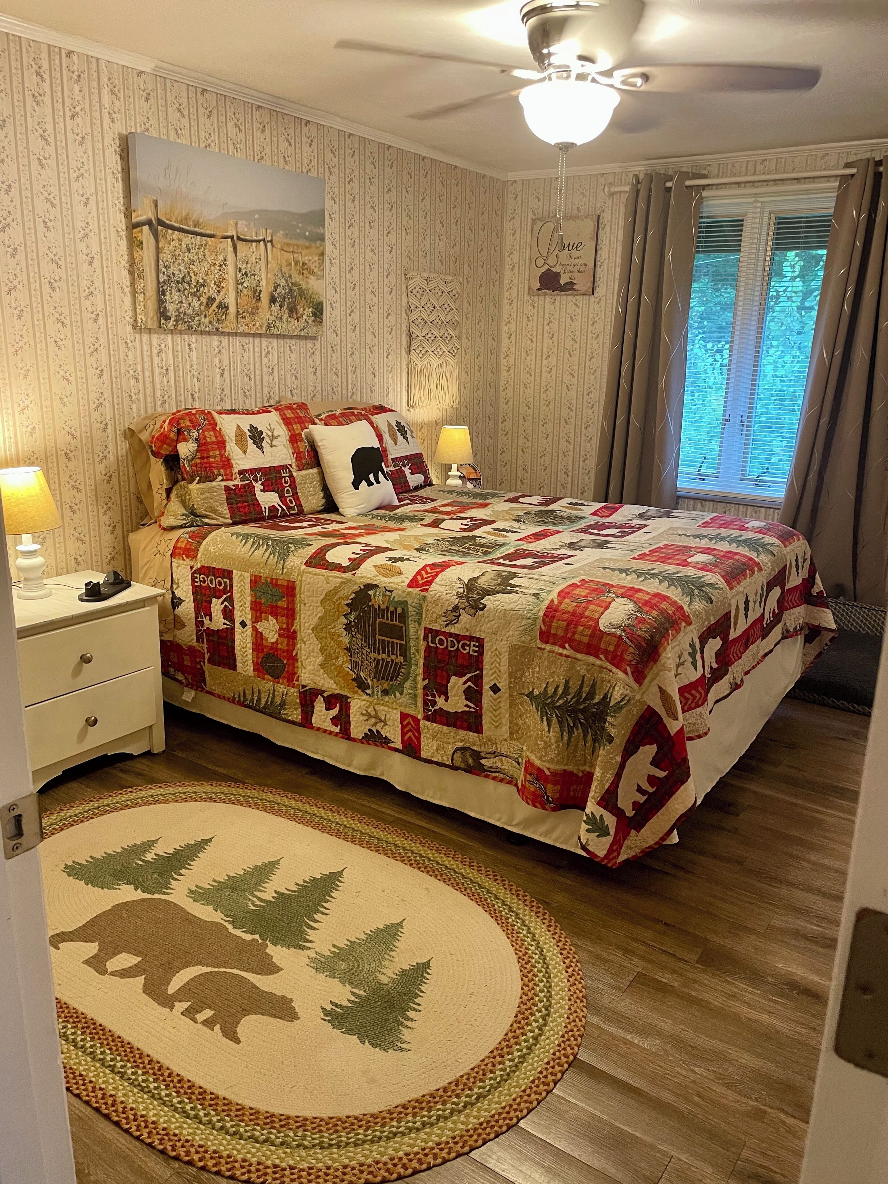 3 chambres, fer et planche à repasser, accès au Wi-Fi (inclus)