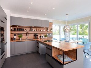 Kühlschrank, Mikrowelle, Ofen, Geschirrspüler