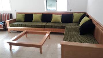 TV, table tennis, stereo