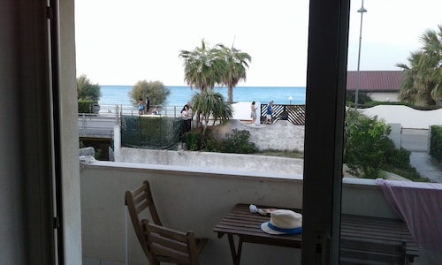 House 20 meters from the sea!