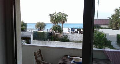 House 20 meters from the sea!