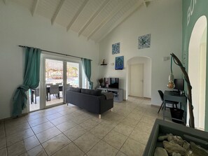 Smart TV, books, video library, computer monitors - *Dream vacation* in our Villa Tortuga with private pool for max. 6 people (Villapark Fontein)