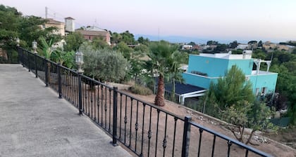 VILLA IN SEHR RUHIGER URBANISIERUNG ZU 15 MIN. VALENCIA-HAUPTSTADT