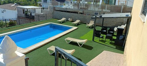 VILLA IN SEHR RUHIGER URBANISIERUNG ZU 15 MIN. VALENCIA-HAUPTSTADT