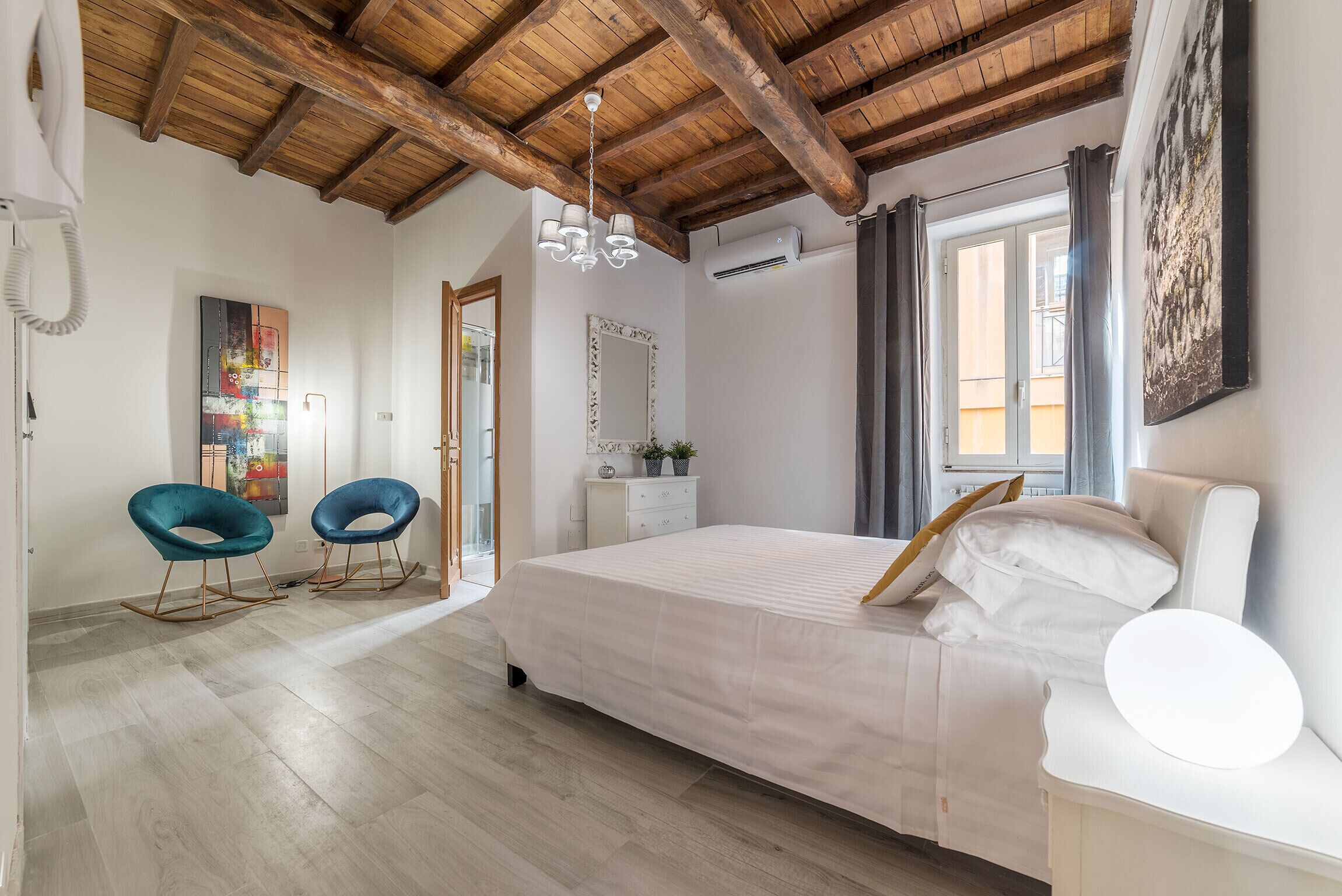 3 chambres, coffres-forts dans les chambres, Wi-Fi, draps fournis