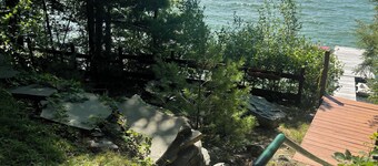 Bord de lac avec table de billard