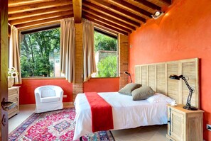 5 chambres, fer et planche à repasser, Wi-Fi, draps fournis