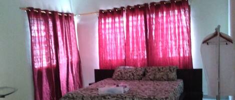 1 bedroom, desk, iron/ironing board, free WiFi