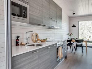 Refrigerador, microondas, lavavajillas, utensilios de cocina