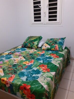 3 bedrooms, iron/ironing board, WiFi, bed sheets