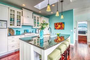 冰箱、微波炉、烤箱、炉灶