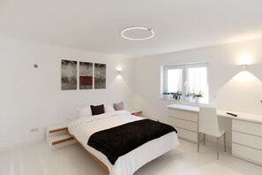 1 slaapkamer, een strijkplank/strijkijzer, wifi, beddengoed