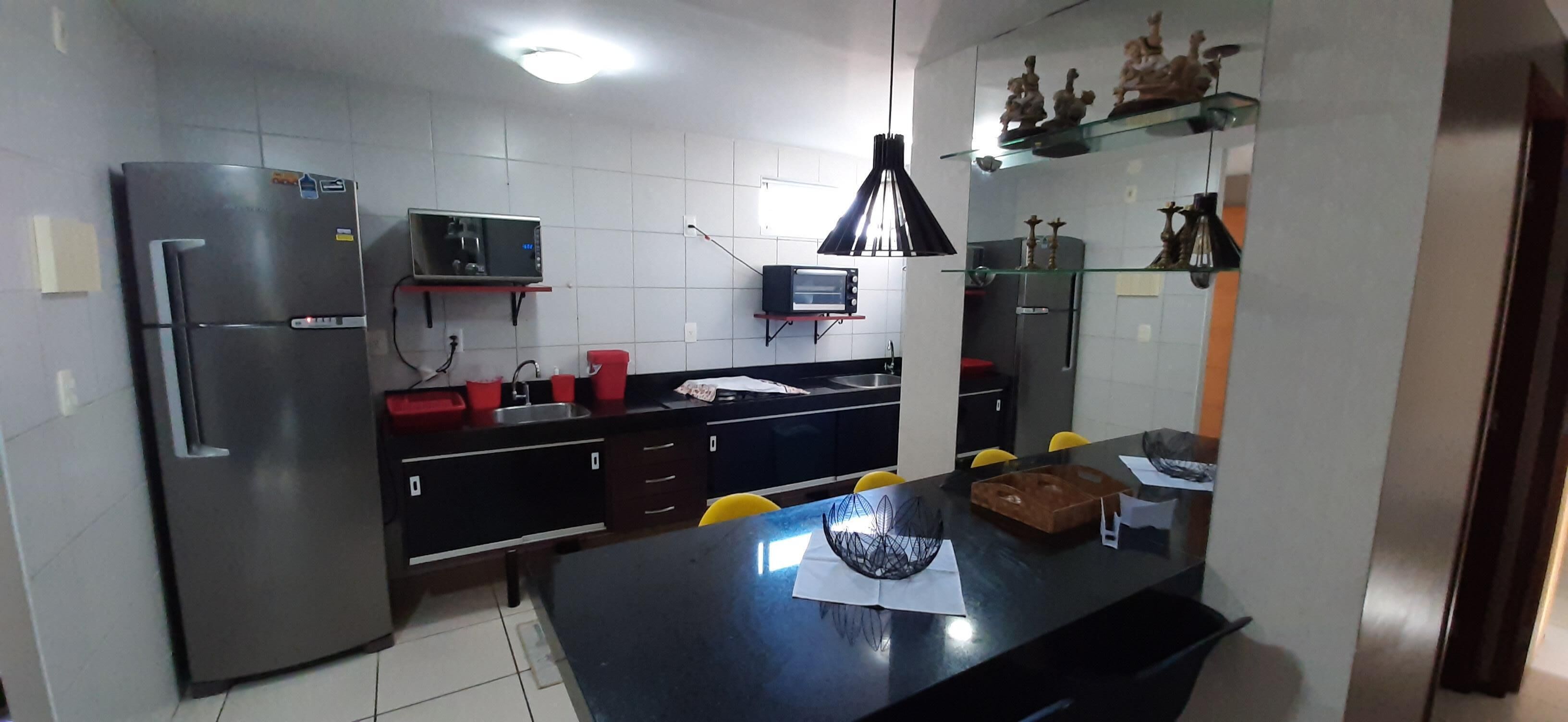 Geladeira, micro-ondas, fogão, cooktop