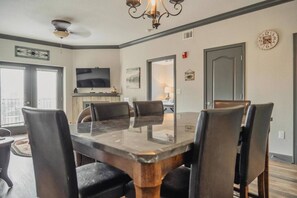 Dining - Unit 3403 - Mountain View Condos - FREE Attraction Ticket with EACH night Stay Including Dollywood (Pigeon Forge)