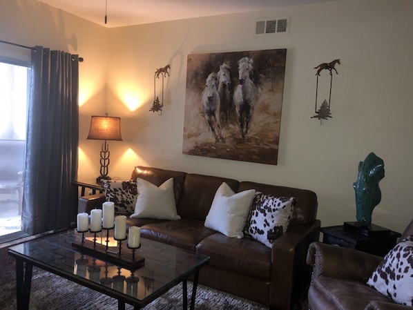 Smart TV, fireplace - Adorable 1 Bedroom 1 Bath condo with ALL NEW FURNISHINGS! (Las Vegas)