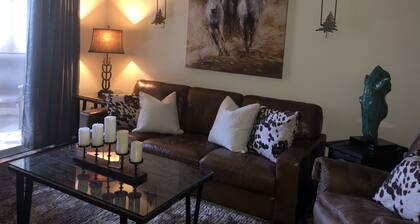 Adorable 1 Schlafzimmer 1 Bad Wohnung mit allen neuen Möbeln!