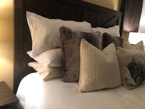 1 habitación, tabla de planchar con plancha, wifi gratis y ropa de cama