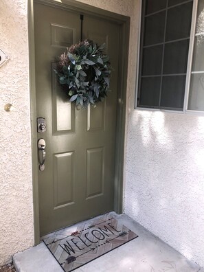 Exterior detail - Adorable 1 Bedroom 1 Bath condo with ALL NEW FURNISHINGS! (Las Vegas)