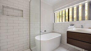 Bathtub, hair dryer, towels