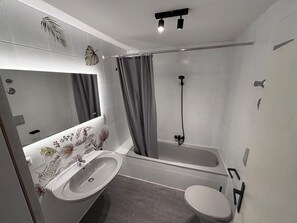 Bathtub, hair dryer, towels