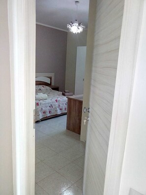 1 Schlafzimmer, Schreibtisch, Bügeleisen/Bügelbrett, Bettwäsche