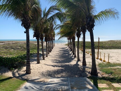 Ground floor-Mandara Lanai / Beach Park-Up to 12 people