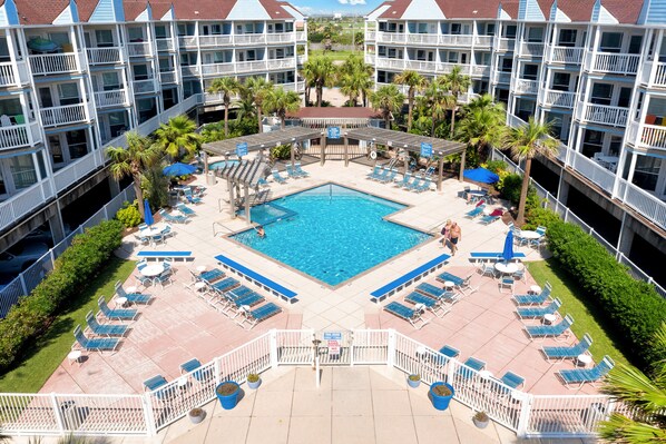 A heated pool - Inviting Beachfront Condo w/Shared Pool & Hot Tub, Amazing Views, AC, Free WiFi (Galveston)