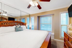 2 bedrooms, iron/ironing board, WiFi, bed sheets - Inviting Beachfront Condo w/Shared Pool & Hot Tub, Amazing Views, AC, Free WiFi (Galveston)