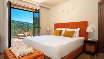 10 quartos, cofres nos quartos, escrivaninha