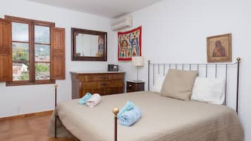 4 slaapkamers, een strijkplank/strijkijzer, gratis wifi, beddengoed