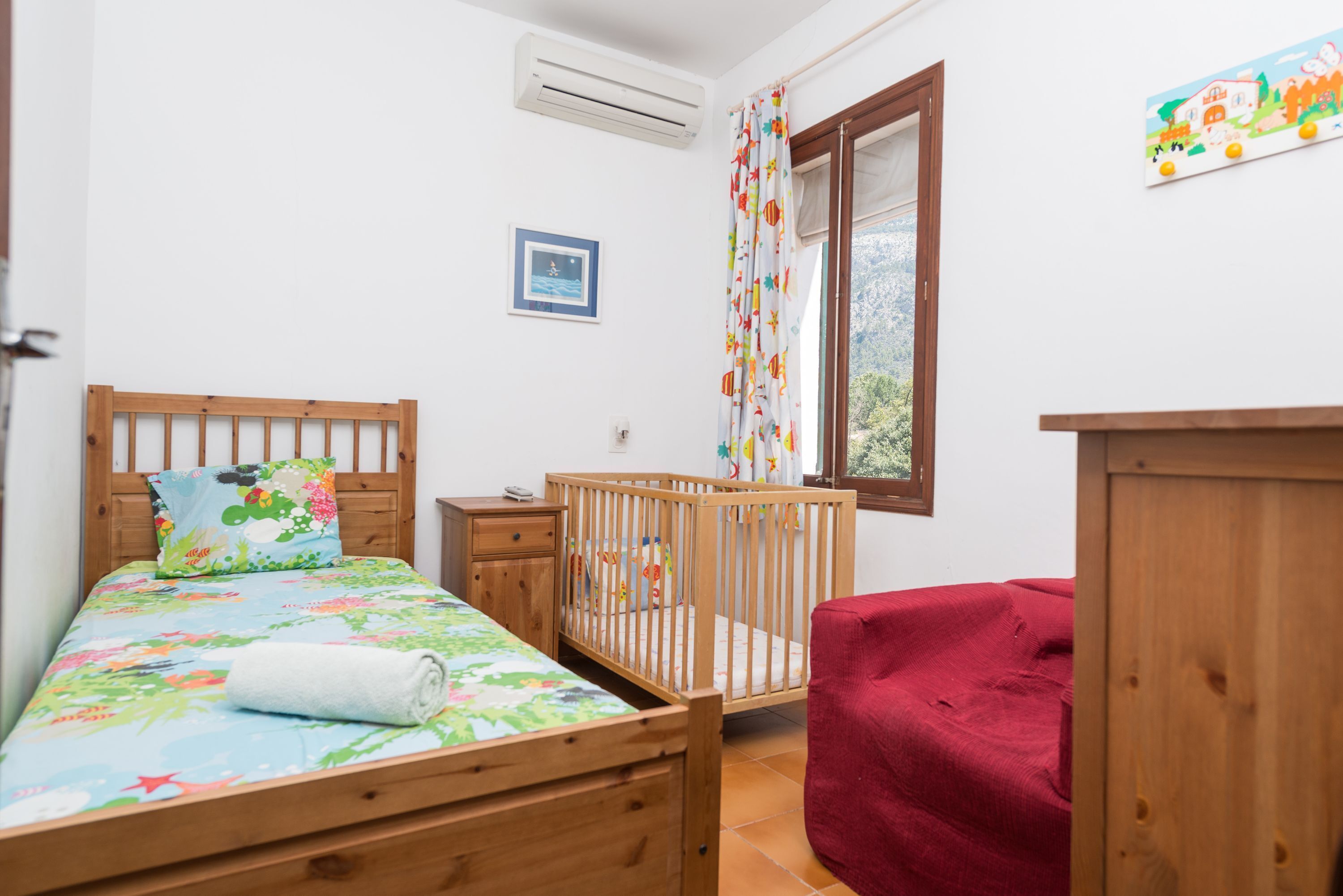 4 slaapkamers, een strijkplank/strijkijzer, gratis wifi, beddengoed