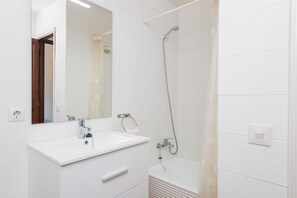 Bathtub, hair dryer, towels