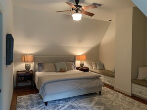 4 Schlafzimmer, Schreibtisch, Bügeleisen/Bügelbrett, WLAN