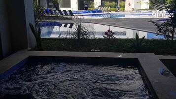 Piscina interna, piscina externa